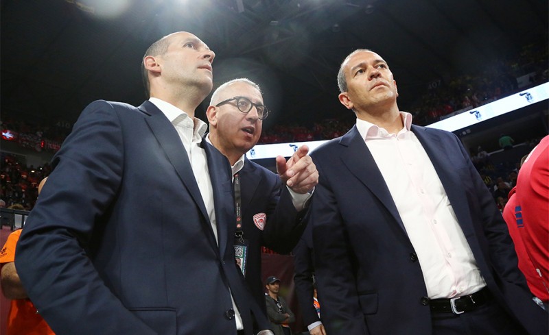 Δίπλα στην ομάδα οι Αγγελόπουλοι