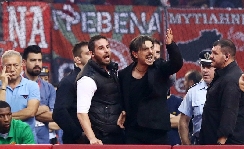 Ενώ το... ντου στους διαιτητές φέρνει τον κόσμο στο γήπεδο!