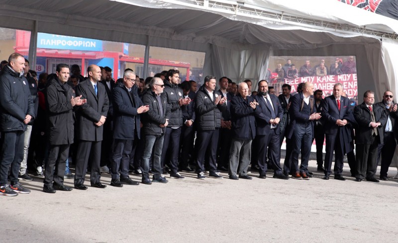 Όλος ο Ολυμπιακός σε μία φωτογραφία!