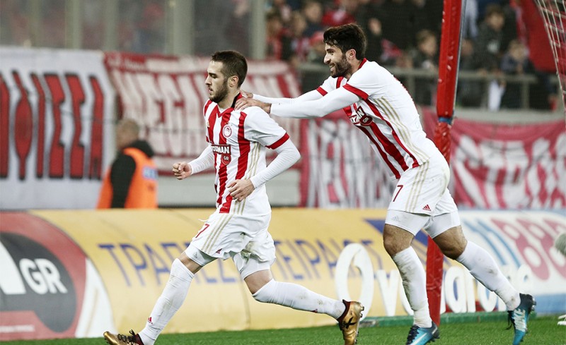 Με 21 παίκτες στην αποστολή