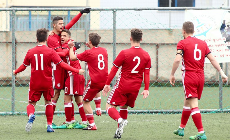 Εύκολη νίκη οι Έφηβοι