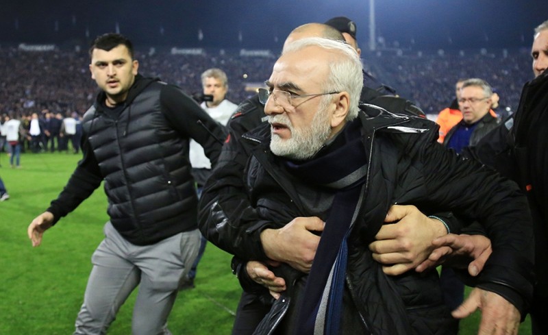 VIDEO ΣΟΚ: Το άγχος του Σαββίδη για το πιστόλι!