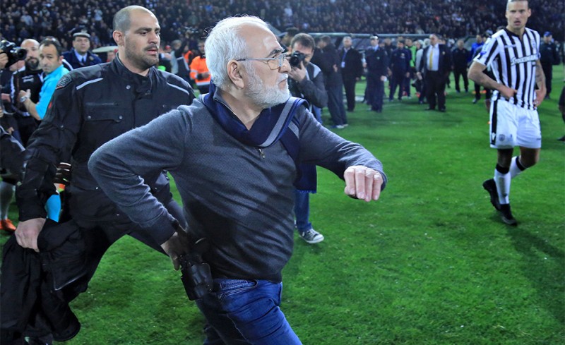Βρέθηκε ο μοναδικός άνθρωπος στον πλανήτη που δεν... είδε το όπλο!