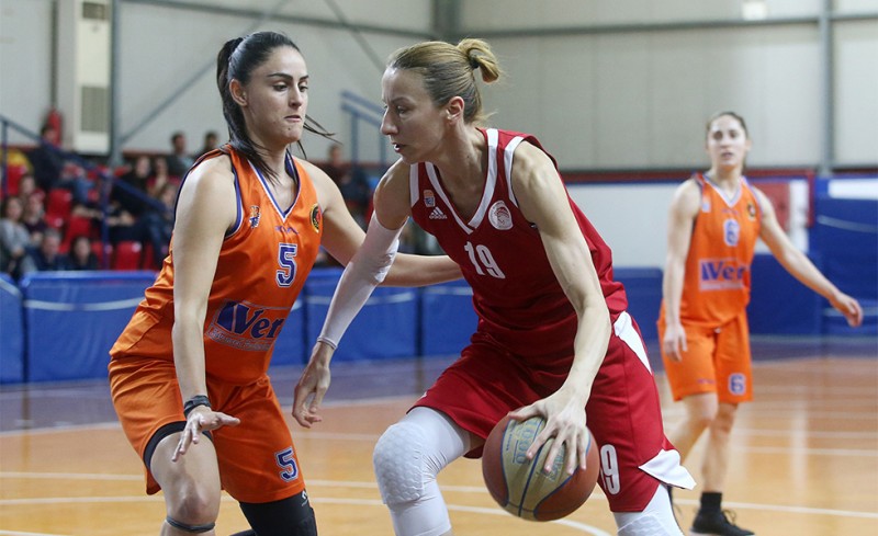 Με Δάφνη στον ημιτελικό