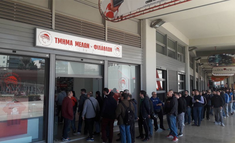 Ουρές για ένα εισιτήριο! (photos)