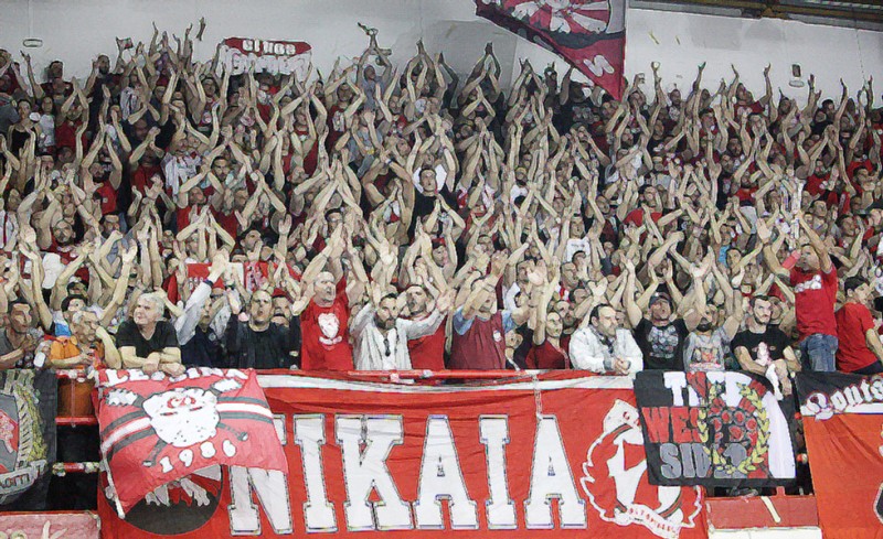 Δεν θα πέφτει... καρφίτσα!