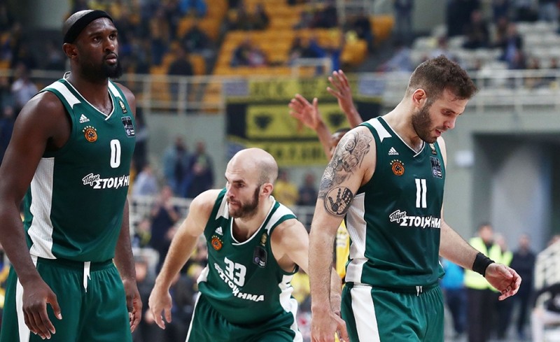 Κάτι... τρέχει με τους δίπλα!