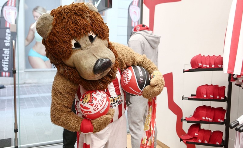 Ο Θρυλέων παίζει μπάλα! (Video)