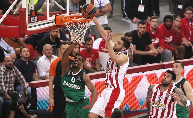 Ο Παπαπέτρου το κάρφωμα του μήνα! (video)