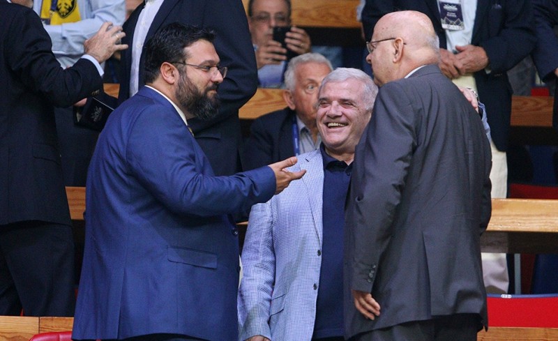 Μάλλον δεν αρέσει το βόλεϊ στον Υφυπουργό...