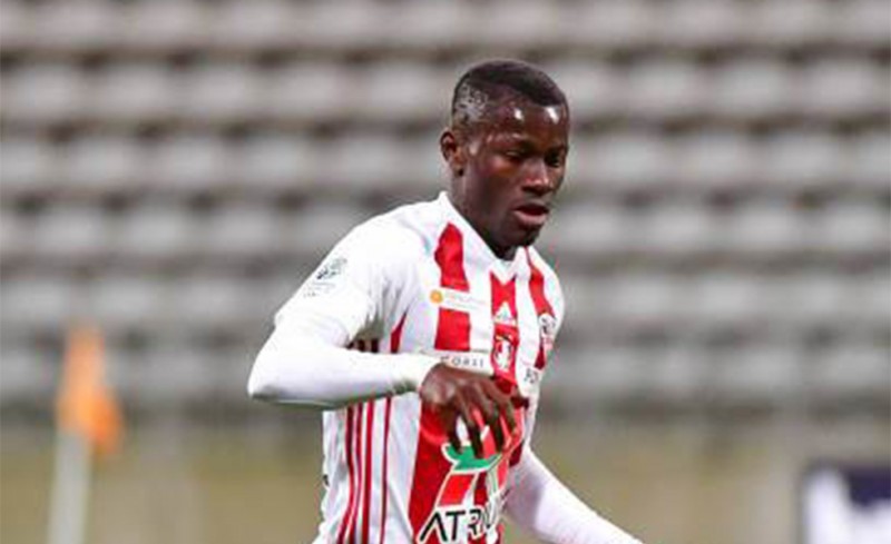 Ήρωας Καμαρά και τώρα... κόντρα με Ντουρμάζ!