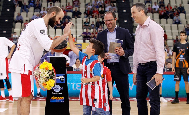 Η βράβευση του αρχηγού από... κοντά! (video)