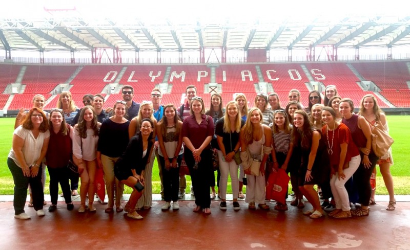 Αναπτύσσει παγκόσμιες συνεργασίες