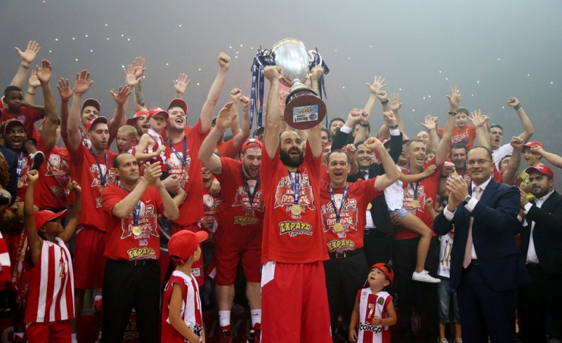 Όταν βγήκαν οι... σκούπες! (photos, video)