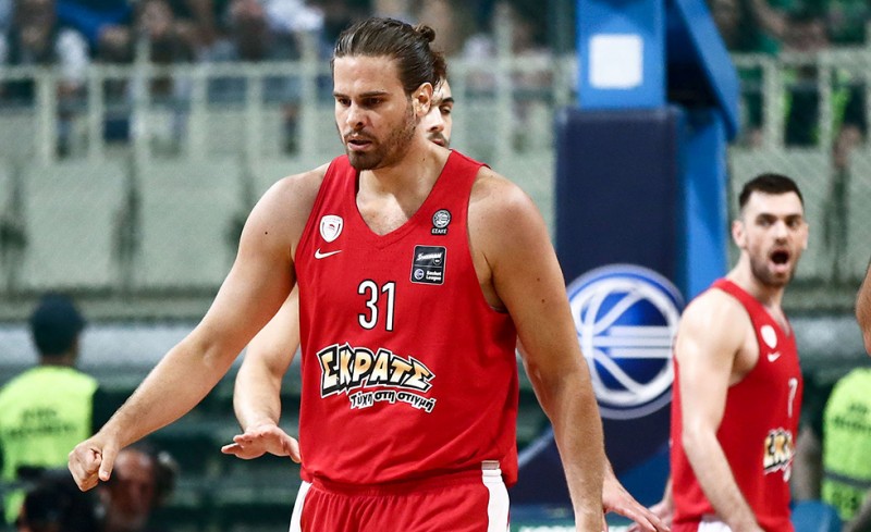 Χειρουργείο για τον Μπόγρη