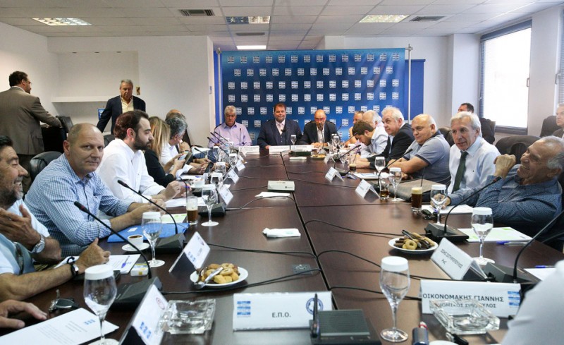 Με 16 ομάδες, χωρίς πλέι οφ