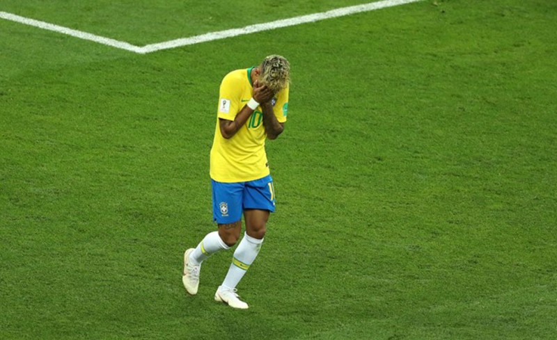 Την κέρασε... ελβετικό τυρί