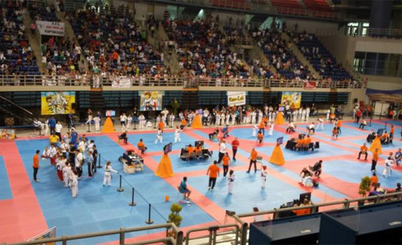 Παίρνει μέρος στο Κύπελλο Ακρόπολης