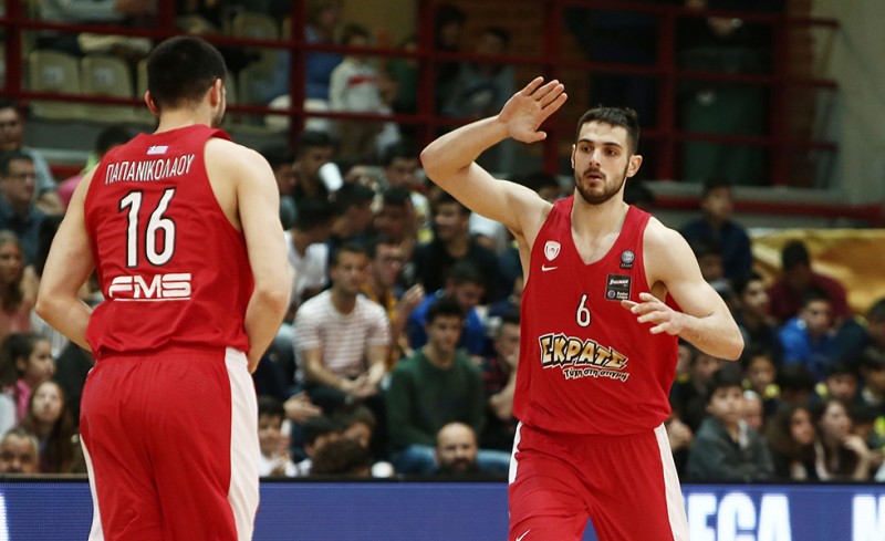 Μένει ο Παπαπέτρου...