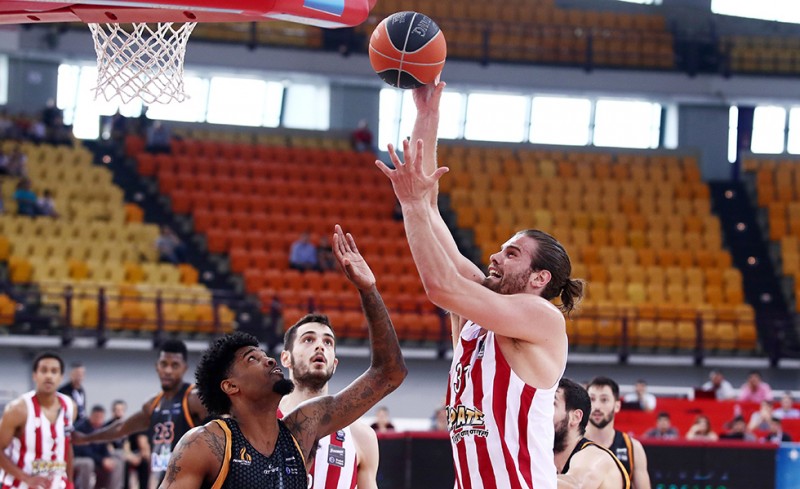 Ο Μπόγρης και ο... εαυτός του στο γήπεδο! (photo)