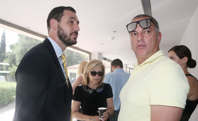 Φάσκει και αντιφάσκει η ΑΕΚ