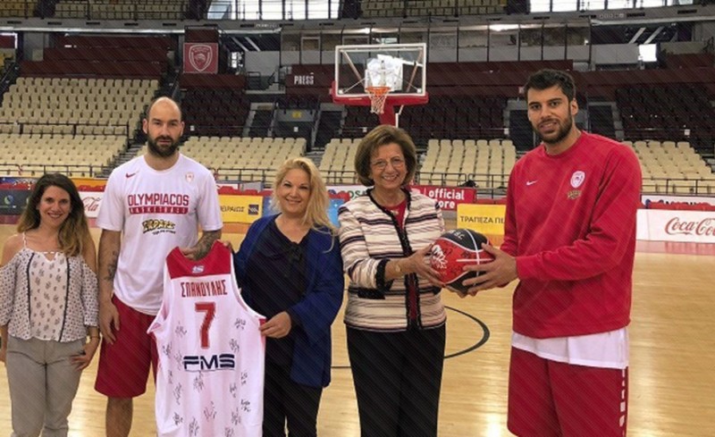 Στηρίζει την Ελληνική Εταιρεία Μαστολογίας