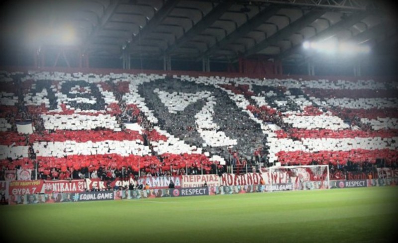 Παίρνω θέση στην κερκίδα...