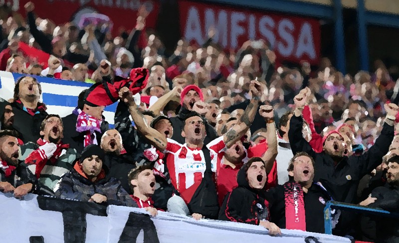 Με το λαό του για τους ομίλους