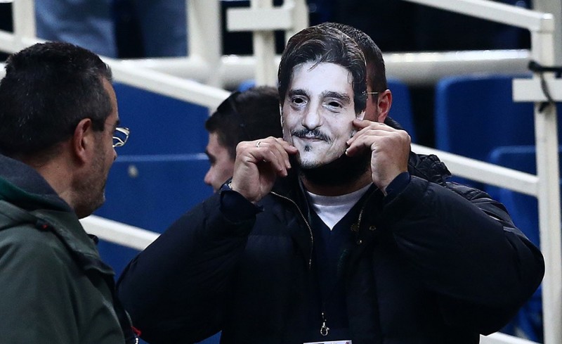 Κωλοτούμπα και επίσημα!