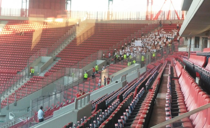 Με κόσμο οι Ελβετοί