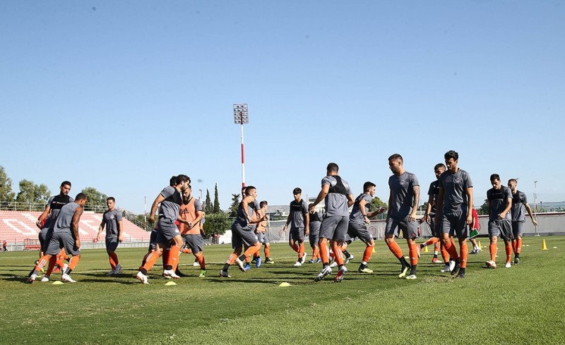 Ολοκληρώνει και αναχωρεί