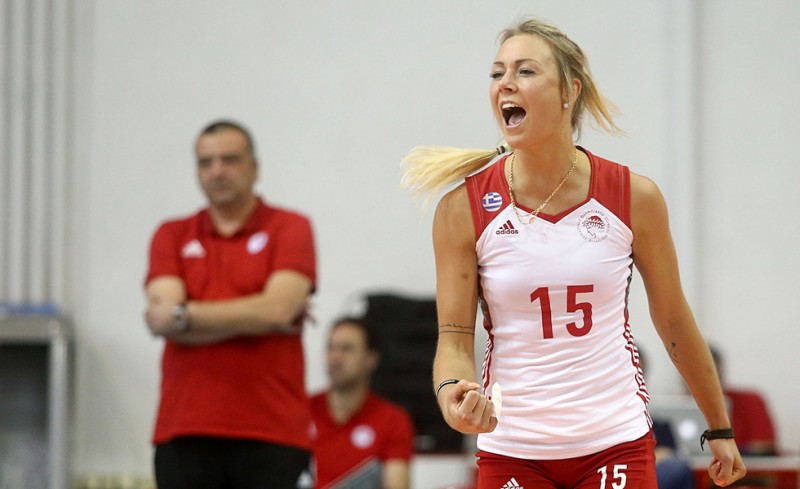 Με συνδεσμιακό μπλουζάκι η Χίπε (photo)