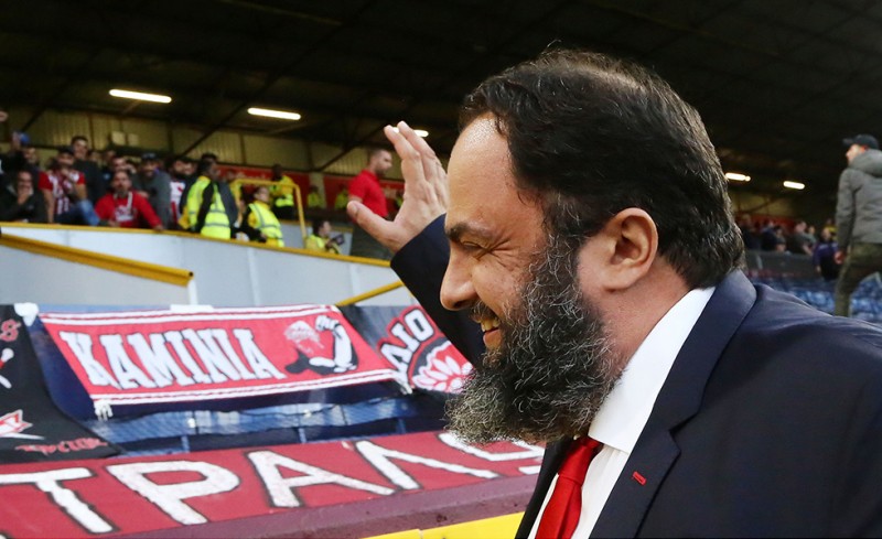 Έτρεξαν στον ηγέτη του Θρύλου! (video)