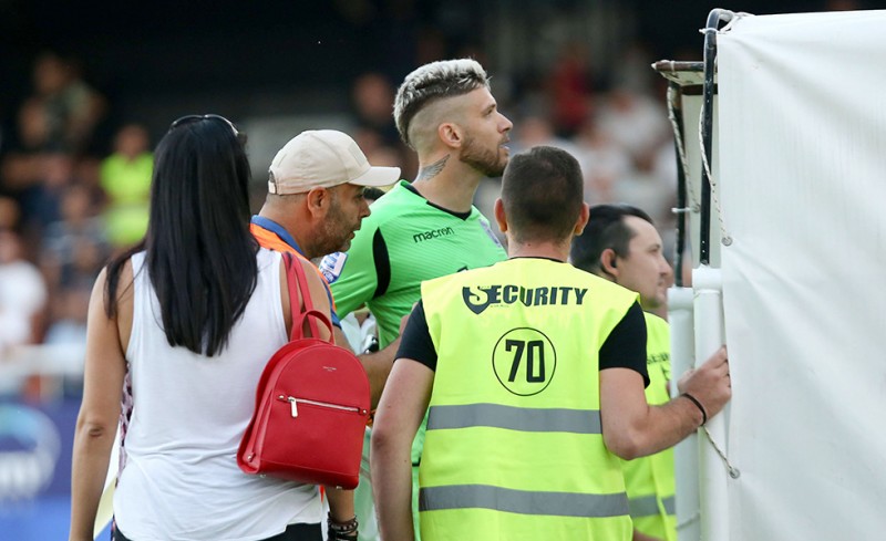 Πειθαρχική δίωξη για τη χειρονομία