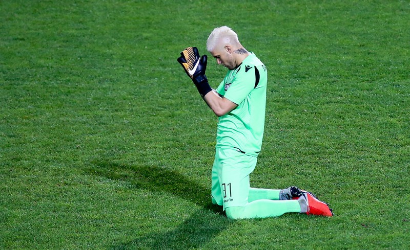 Εμείς τους θέλουμε όλους...