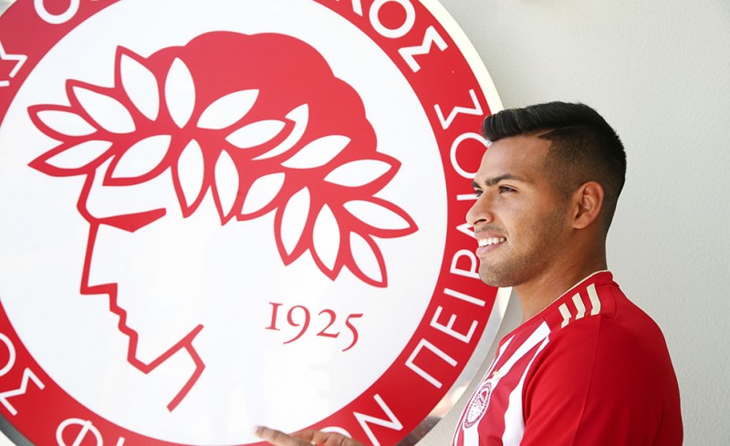 Έβαλε τα ερυθρόλευκα (photos)