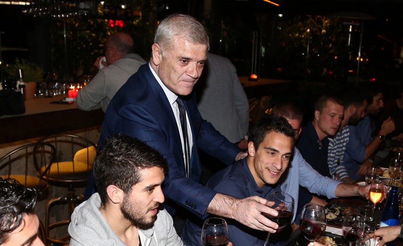Βασίλη, κόψε κάτι, δεν βγαίνω...