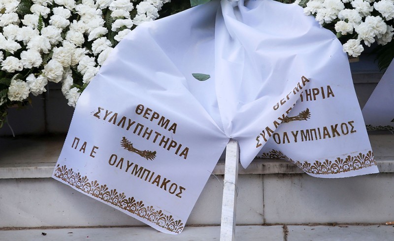 Στο τελευταίο «αντίο» στον Ανδρέα Μπόμη ο Ολυμπιακός (photos)