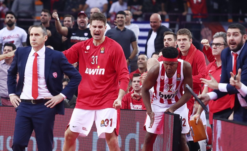 Εκεί βλέπουμε Θρύλο απόψε