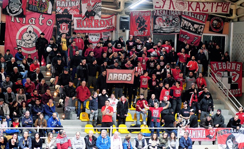 Παντού κοντά ο λαός του Θρύλου