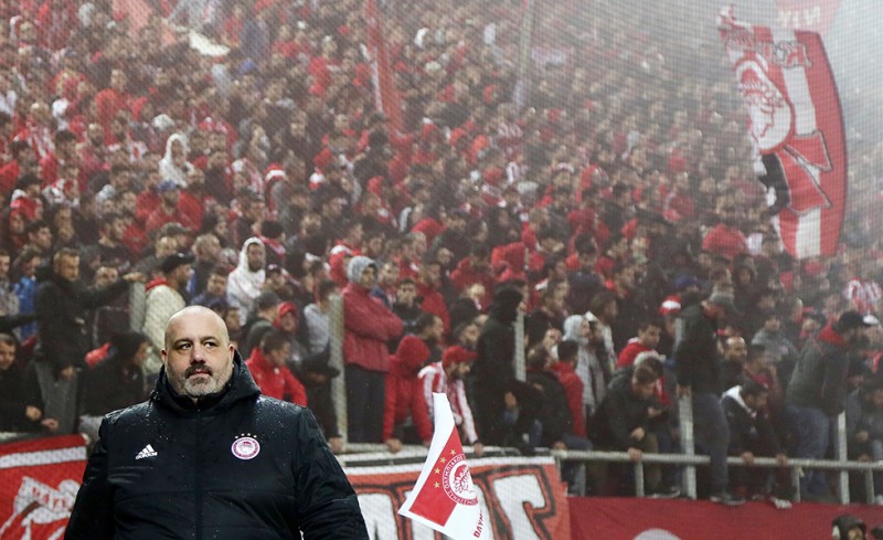 Η υπόκλιση Καραπαπά σε Σπανούλη (photo)