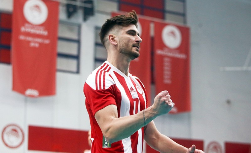 «Είναι βαριά η φανέλα του Ολυμπιακού»