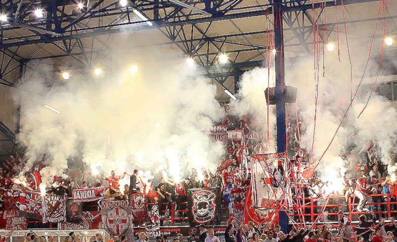 (Αύριο) Το Παπαστράτειο τρελοκομείο!