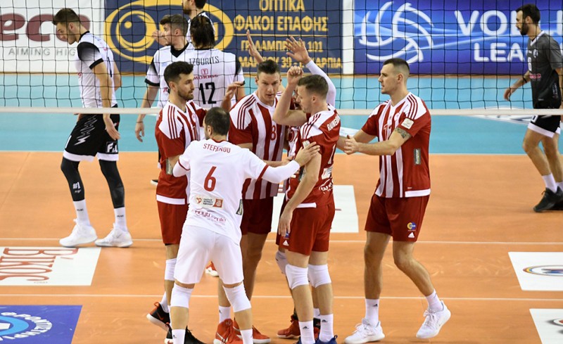 Τον ξεφτίλισε ξανά, αυτή τη φορά μέσα στο σπίτι του