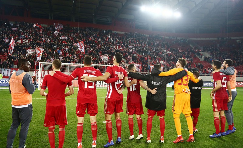 Ομάδα και κόσμος από... ατσάλι!