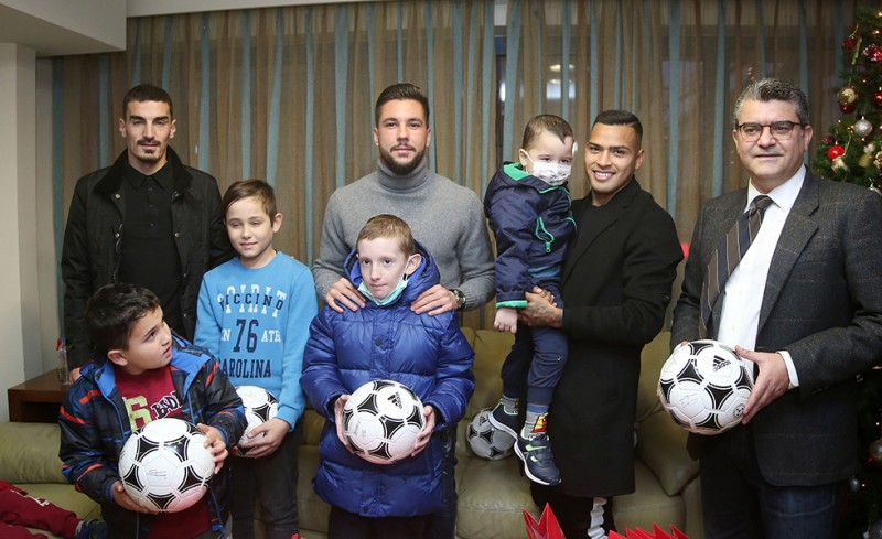 Η «ερυθρόλευκη» αγάπη ελπίδας (video)