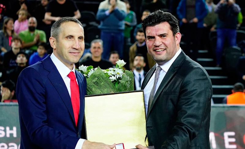 Η βράβευση του κόουτς! (photo)