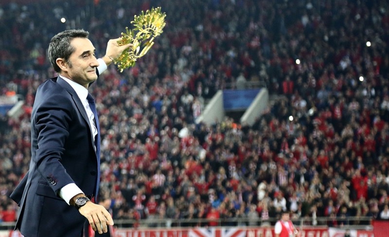 Ο προπονητής της «Μπάρτσα», Βαλβέρδε, αποθεώνει Θρύλο!