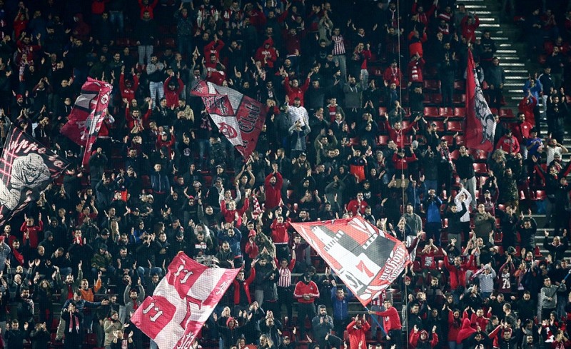 Στα εκδοτήρια και τα εισιτήρια με ΑΕΛ