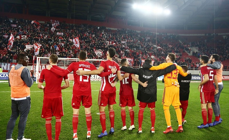 Το γεύμα των «ερυθρόλευκων» στο Μικρολίμανο (videos)